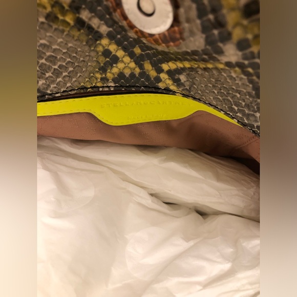 Stella McCartney Mini Falabella Snake-Print in Banana - Picture 6 of 9